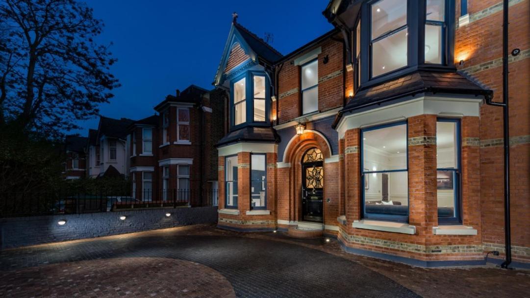 Villa Dream House London With Gym, Cinema And Housekeeper à Ealing Extérieur photo