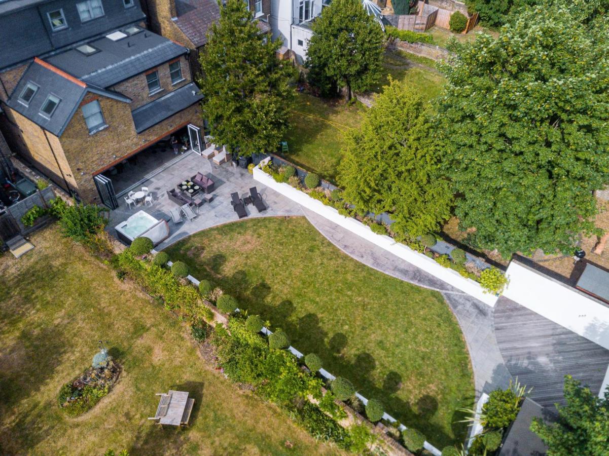 Villa Dream House London With Gym, Cinema And Housekeeper à Ealing Extérieur photo