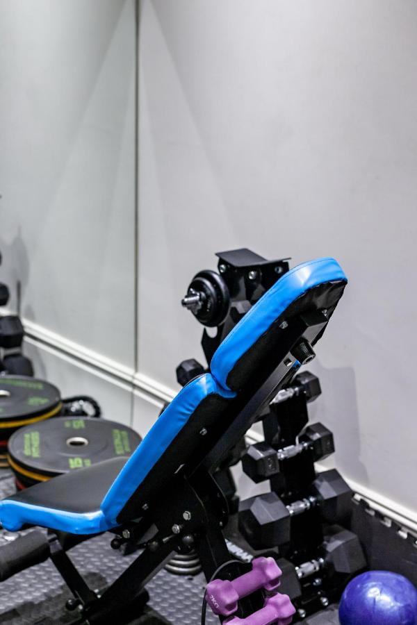 Villa Dream House London With Gym, Cinema And Housekeeper à Ealing Extérieur photo