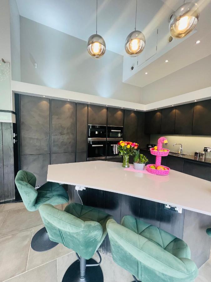 Villa Dream House London With Gym, Cinema And Housekeeper à Ealing Extérieur photo