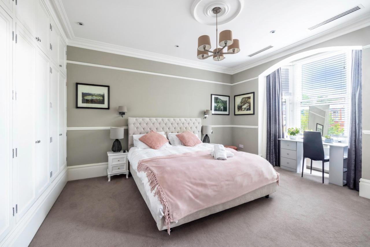 Villa Dream House London With Gym, Cinema And Housekeeper à Ealing Extérieur photo