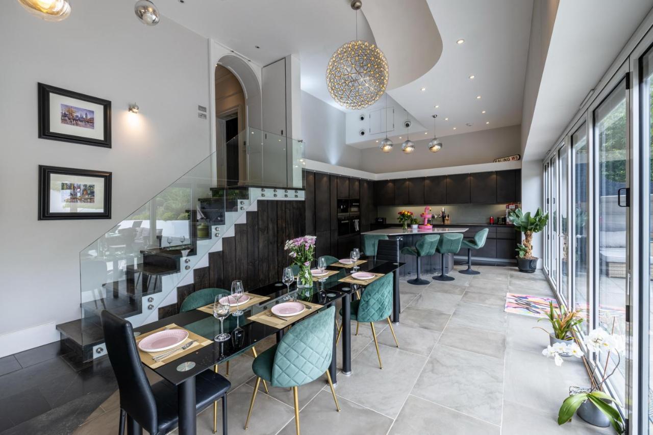 Villa Dream House London With Gym, Cinema And Housekeeper à Ealing Extérieur photo