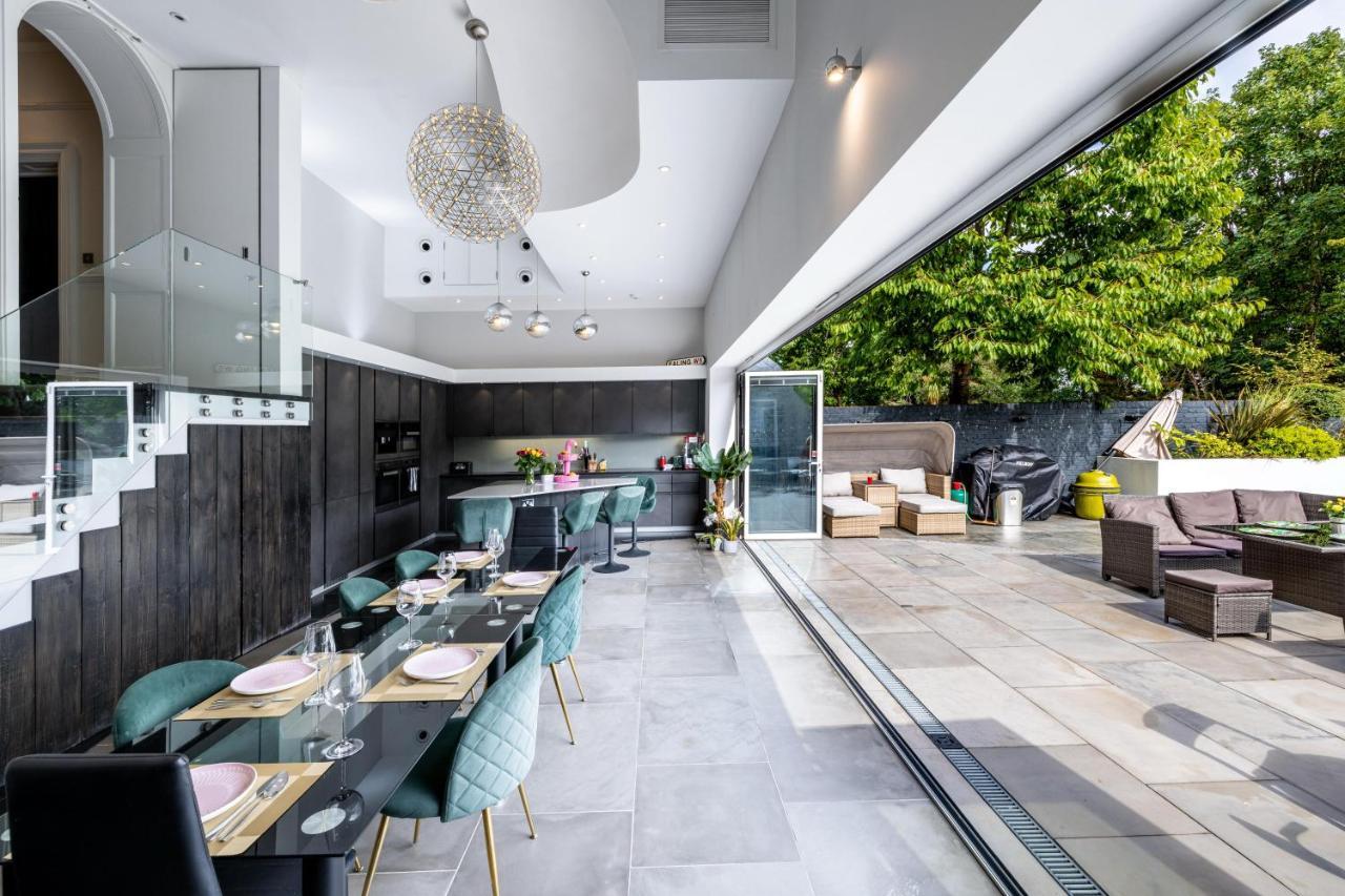 Villa Dream House London With Gym, Cinema And Housekeeper à Ealing Extérieur photo