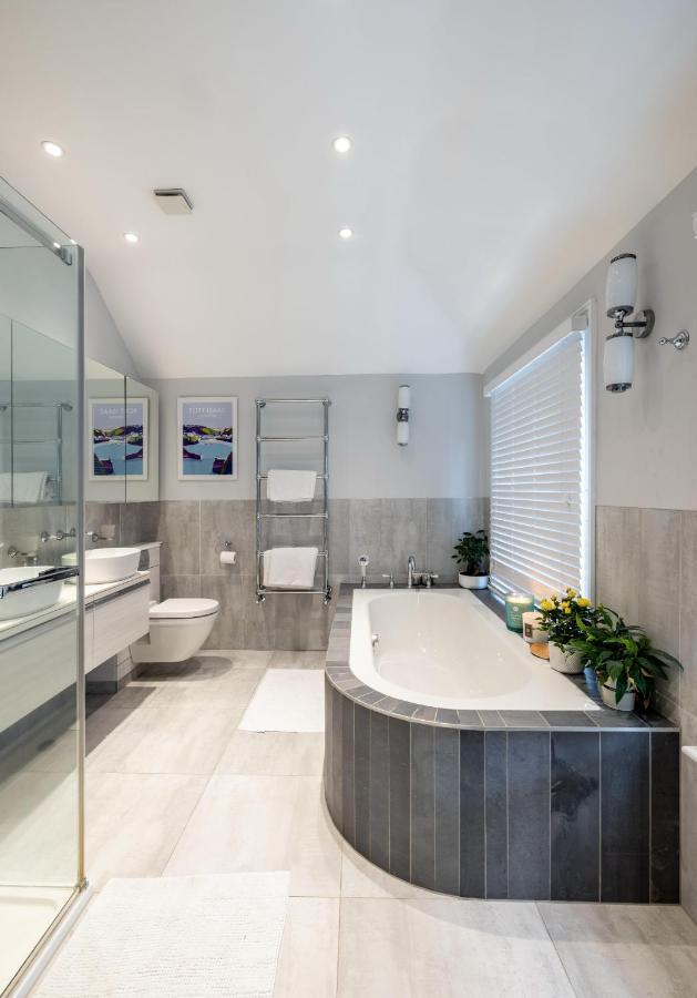 Villa Dream House London With Gym, Cinema And Housekeeper à Ealing Extérieur photo