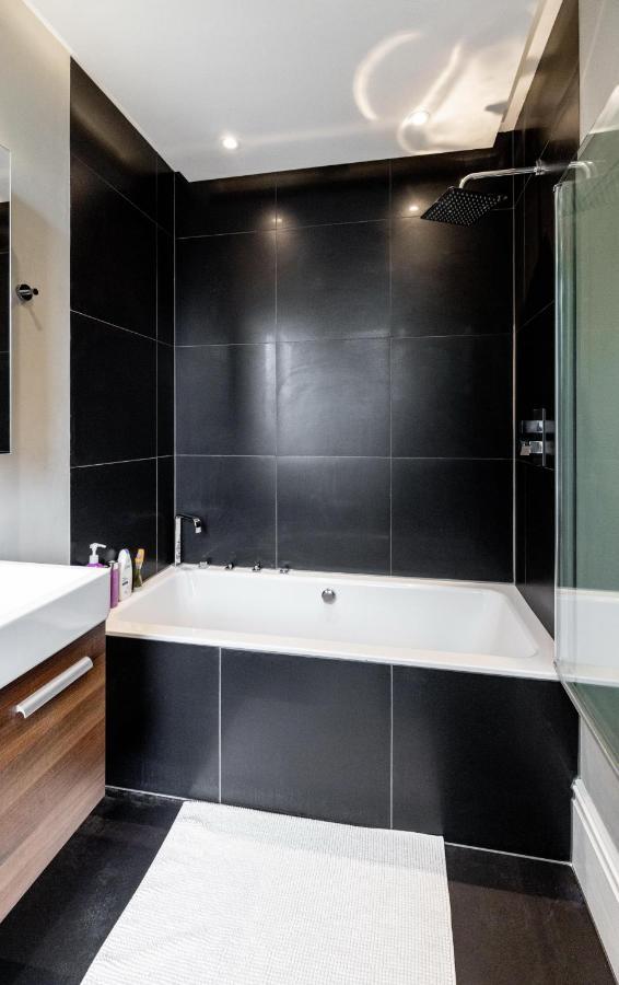 Villa Dream House London With Gym, Cinema And Housekeeper à Ealing Extérieur photo