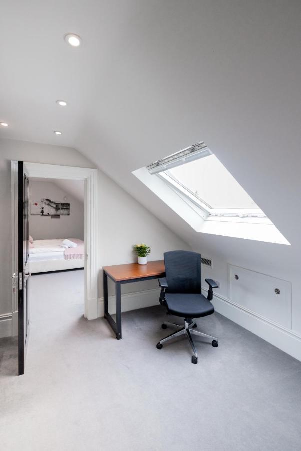 Villa Dream House London With Gym, Cinema And Housekeeper à Ealing Extérieur photo