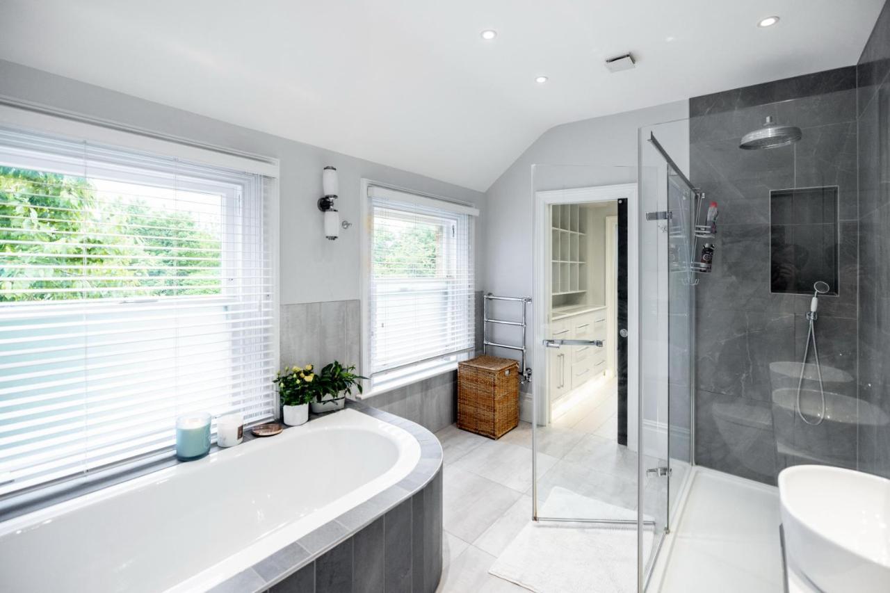 Villa Dream House London With Gym, Cinema And Housekeeper à Ealing Extérieur photo