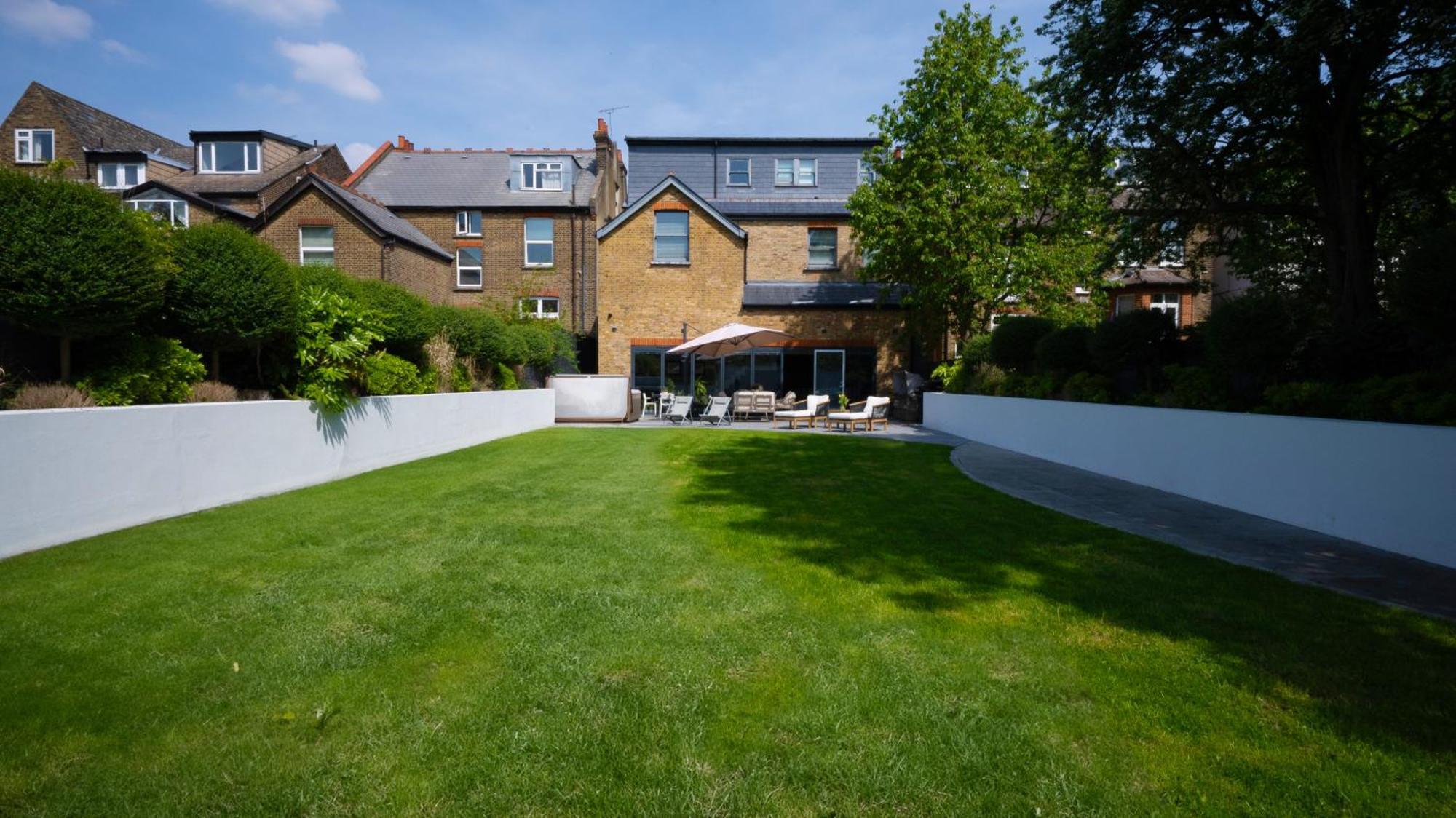 Villa Dream House London With Gym, Cinema And Housekeeper à Ealing Extérieur photo